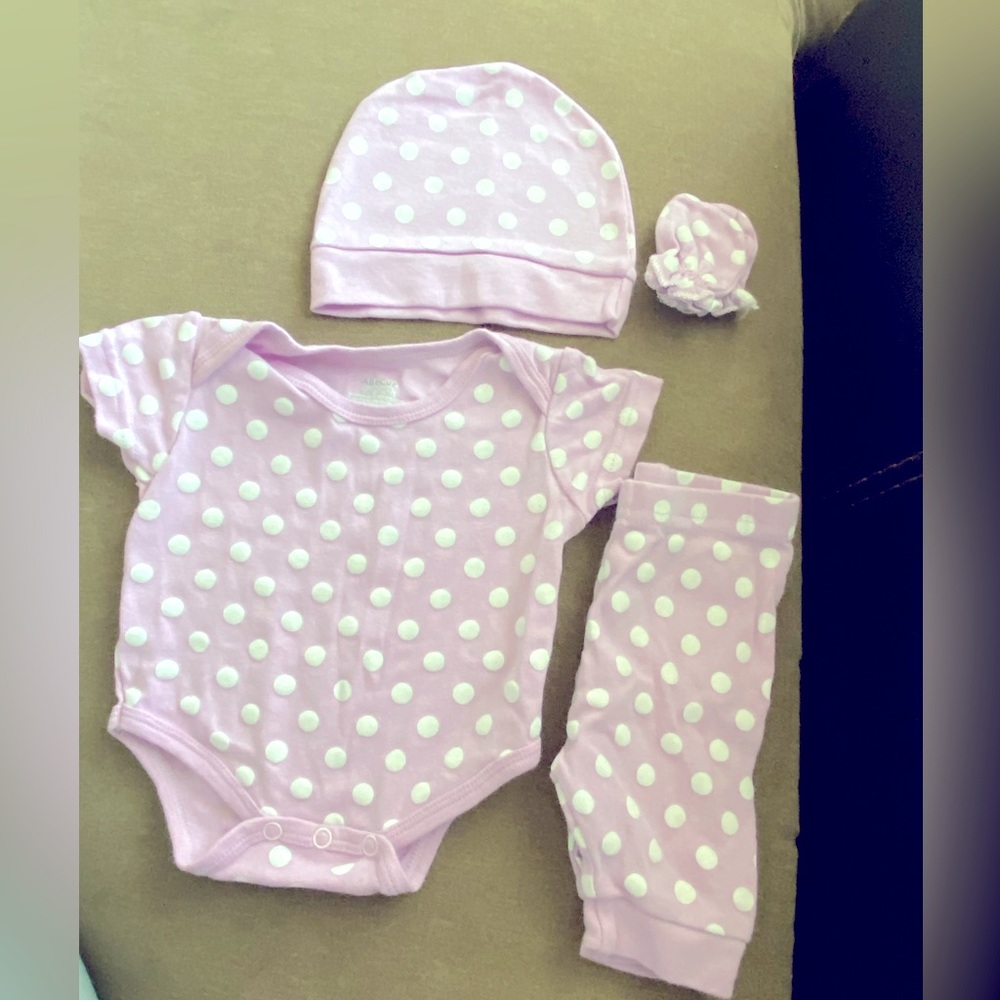 Girls 0 to 3 months matching 4 piece onesie set.
